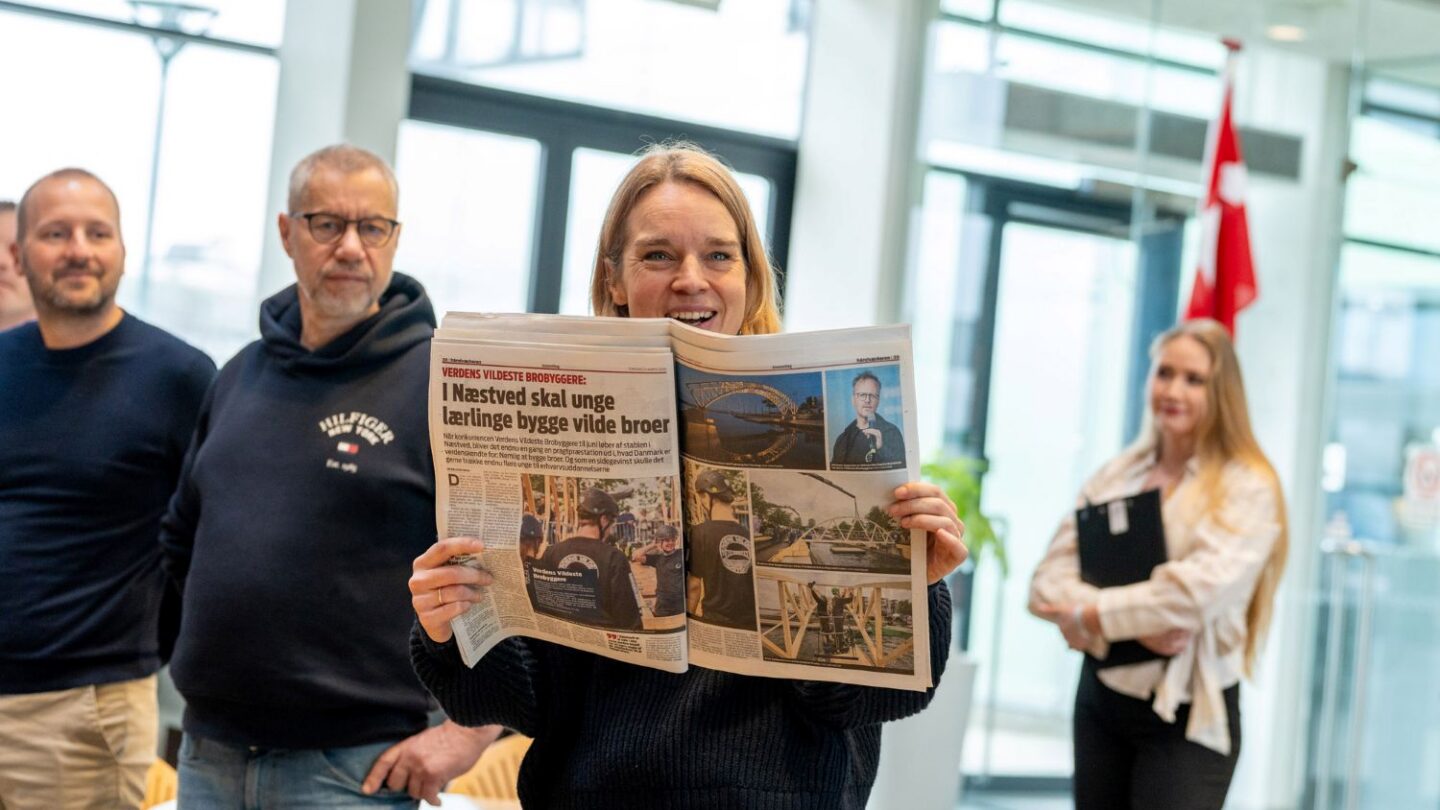 En avis med forsiden "Verdens Vildeste Brobyggere"